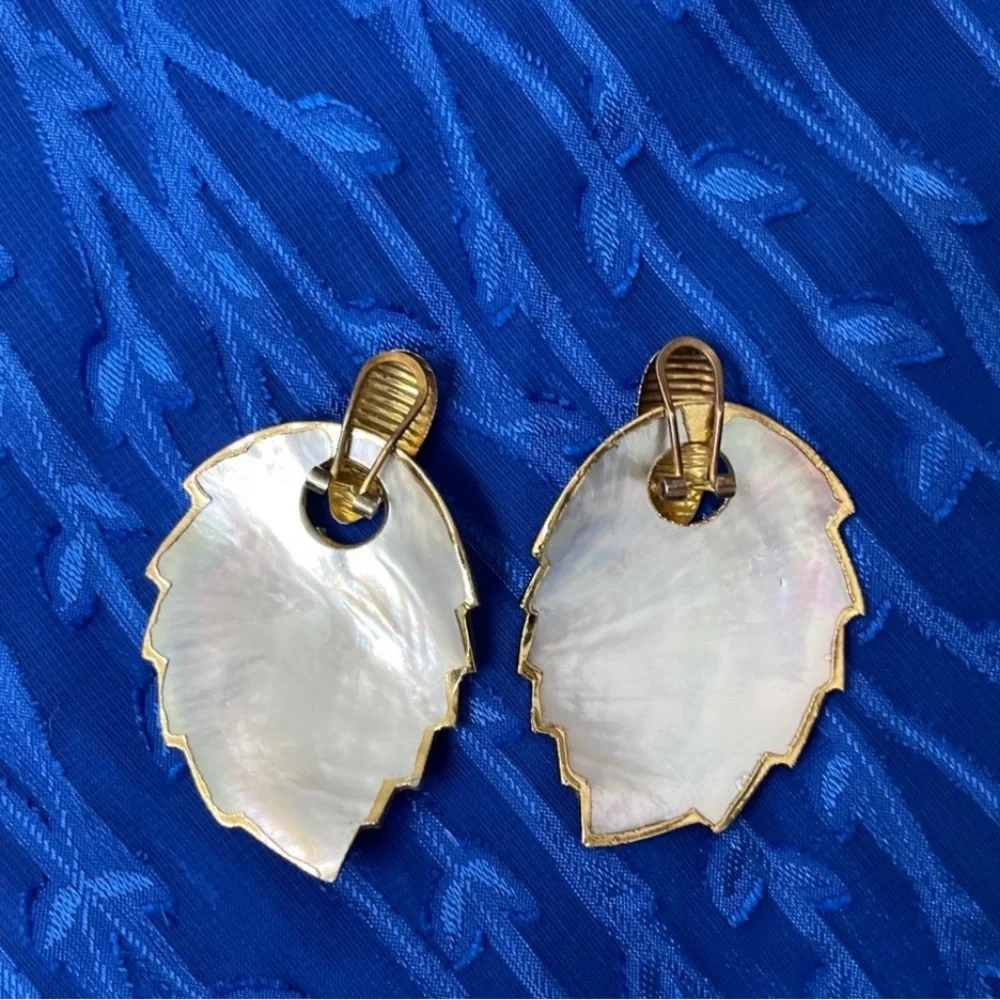 Earrings (Mother of Pearl) - Picture 2 of 2